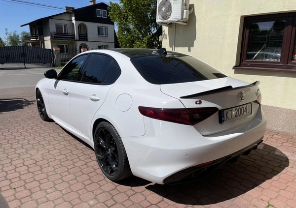 Alfa Romeo Giulia cena 98000 przebieg: 61500, rok produkcji 2018 z Tarnów małe 742